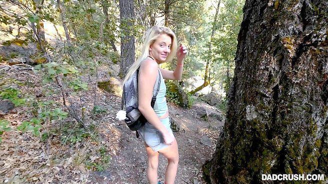 Минет и жаркий секс от первого лица с блондинкой на природе