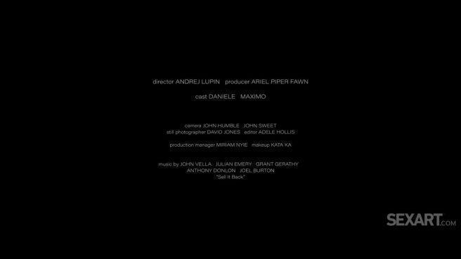 Паренек отодрал сводную сестру в узкую киску на полу